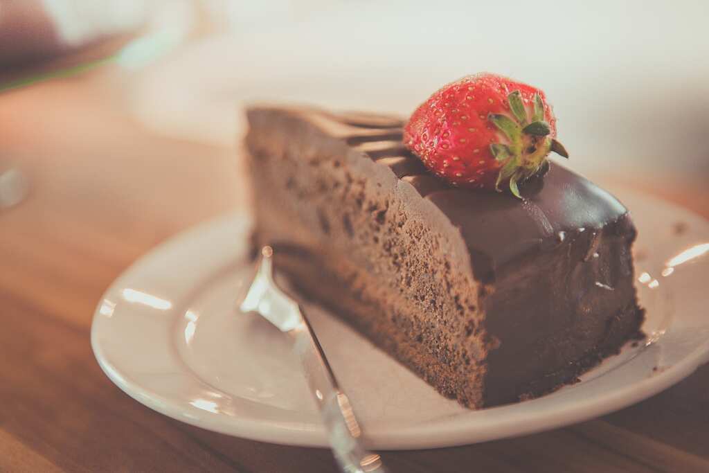 Eating cake in office as dangerous as smoking? UK food regulator calls for ban on cakes in offices
