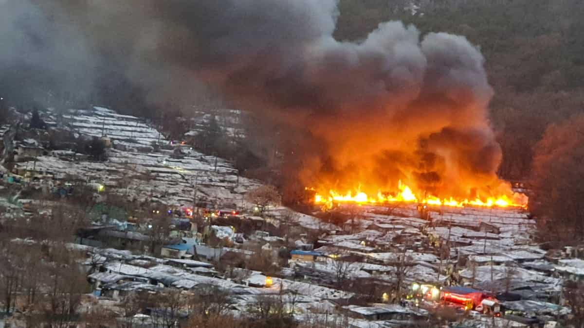 Around 500 people evacuated as massive blaze engulfs South Korean slum