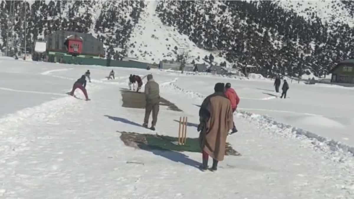India: Ice cricket tournament organised in North Kashmir, amid cold temperature India: Ice cricket tournament organised in North Kashmir, amid cold temperature