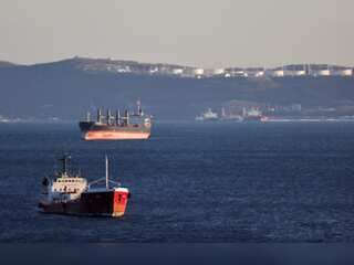 Pakistan to buy discounted Russian oil to ease economic pains
