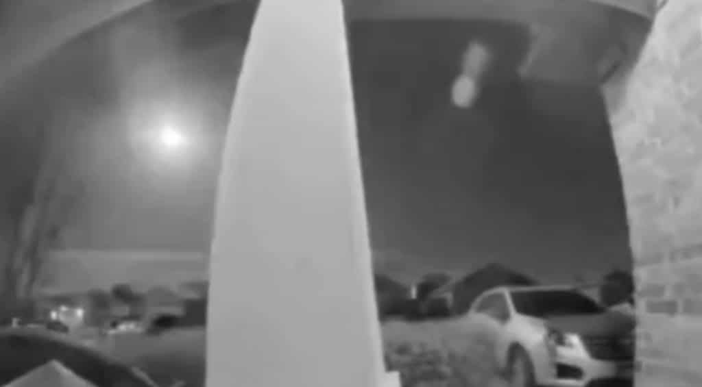 WATCH | Green meteor blazes across Oklahoma's sky, people wake up to sonic boom