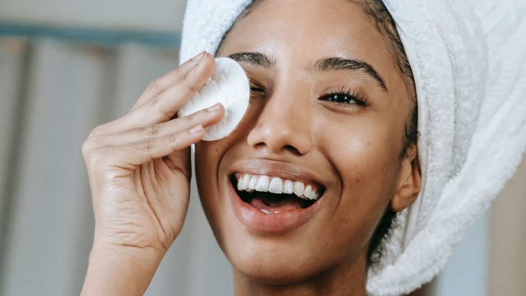 Got ultra dry skin? Use hyaluronic acid to achieve smooth and supple skin this winter