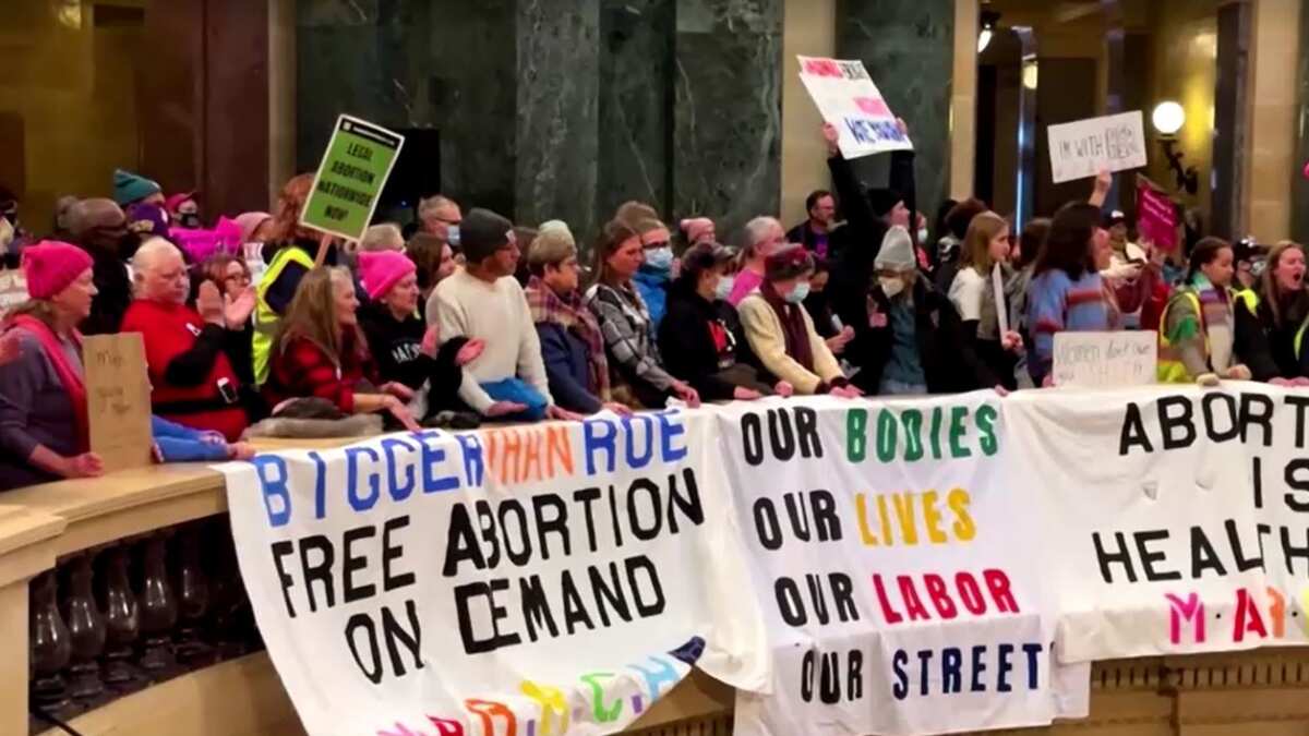 Protesters fill Wisconsin State Capitol building