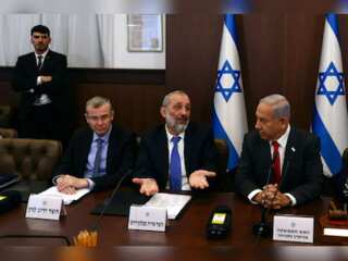 Israel sacks cabinet minister Aryeh Deri as Netanyahu complies with Supreme Court order