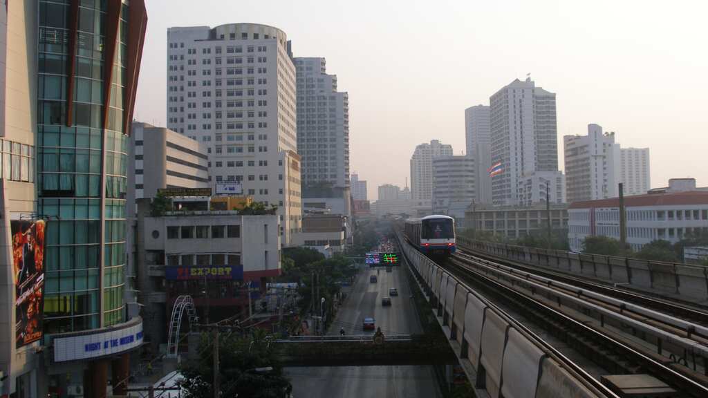 Thailand: Van carrying 12 people crashes, killing all but one passenger