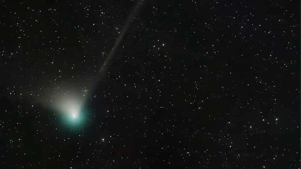 Stargazers Alert ! Rare exotic green comet to shoot past earth after 50,000 years