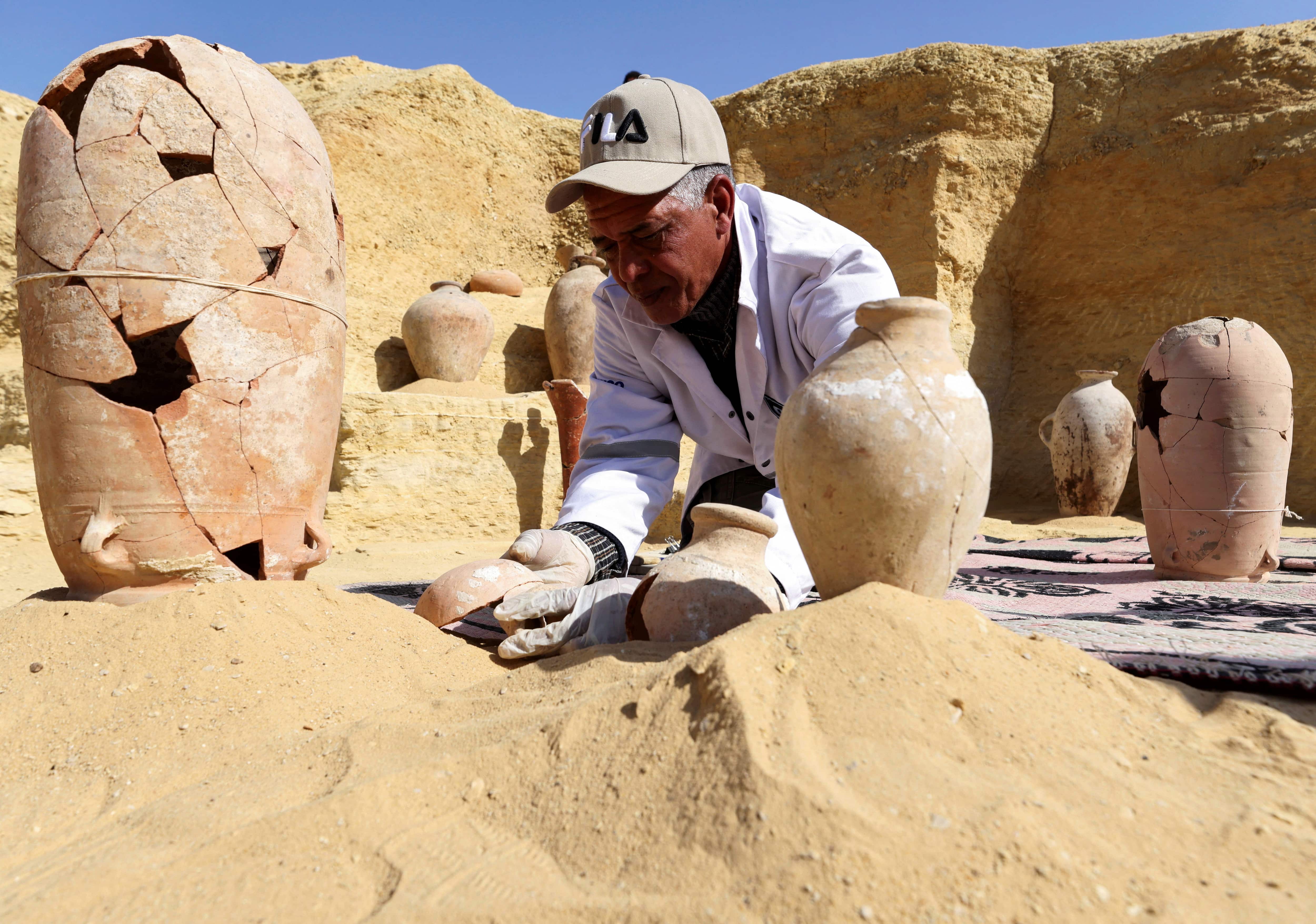 Among other tombs found was one belonging to Khnumdjedef, and another belonging to Meri.
