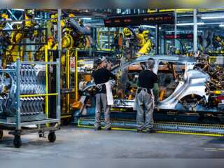 UK car production drops to new low; car makers express concerns say UK has no strategy
