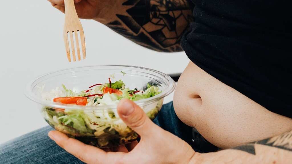 Dietitian shares 80/20 diet plan to help you meet your 2023 weight loss resolutions