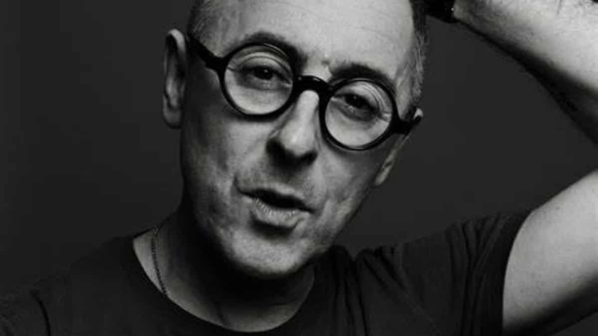 Actor Alan Cumming hands back UK medal in anti-empire protest