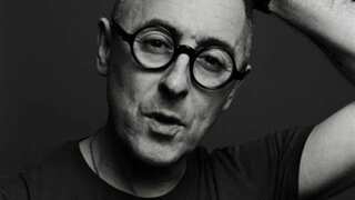 Actor Alan Cumming hands back UK medal in anti-empire protest