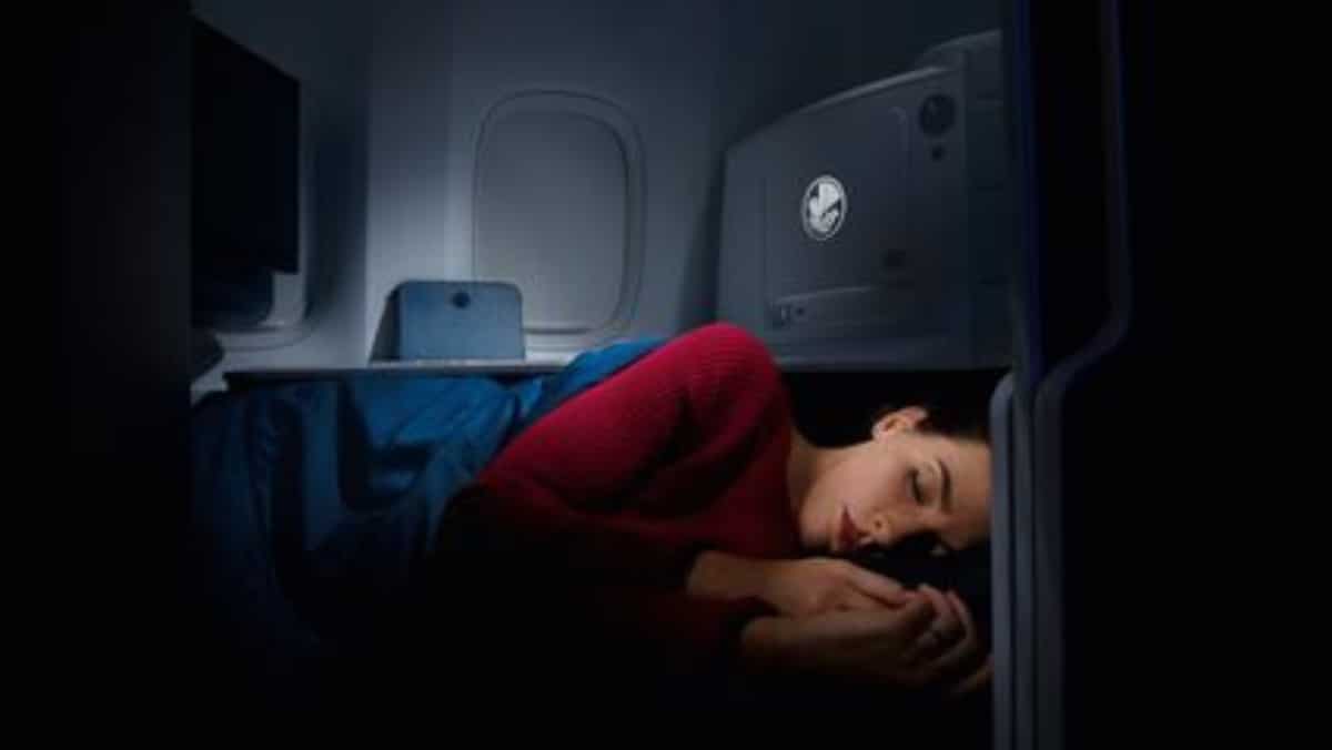 Adjust lighting manually from remote control while you take the dream flight