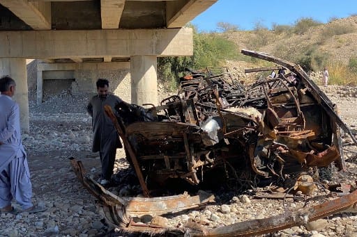 Pakistan: 41 killed after bus plunges off bridge in Lasbela and bursts into flames