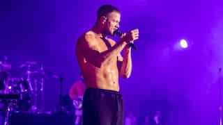 Imagine Dragons frontman Dan Reynolds goes shirtless during Lollapalooza performance