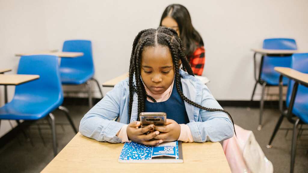 How young is too young for social media exposure? Here's what a US health expert says