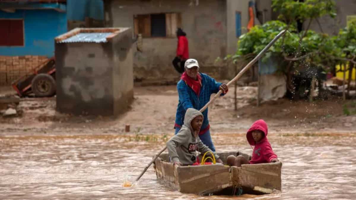 Two dozens dead, thousands displaced by Cyclone Cheneso