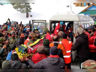 India: Avalanche hits Kashmir