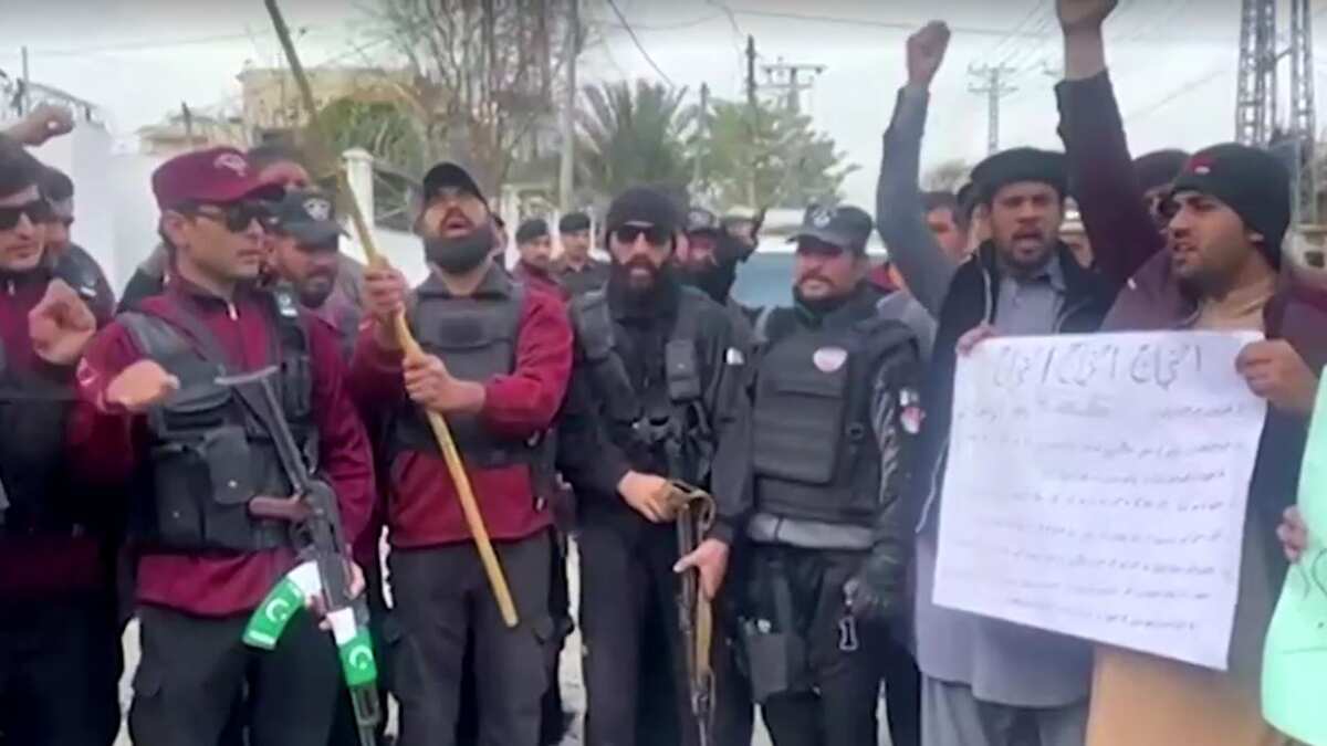 Pakistan police officers stage protests against terrorism following Peshawar mosque attack Pakistan police officers stage protests against terrorism following Peshawar mosque attack