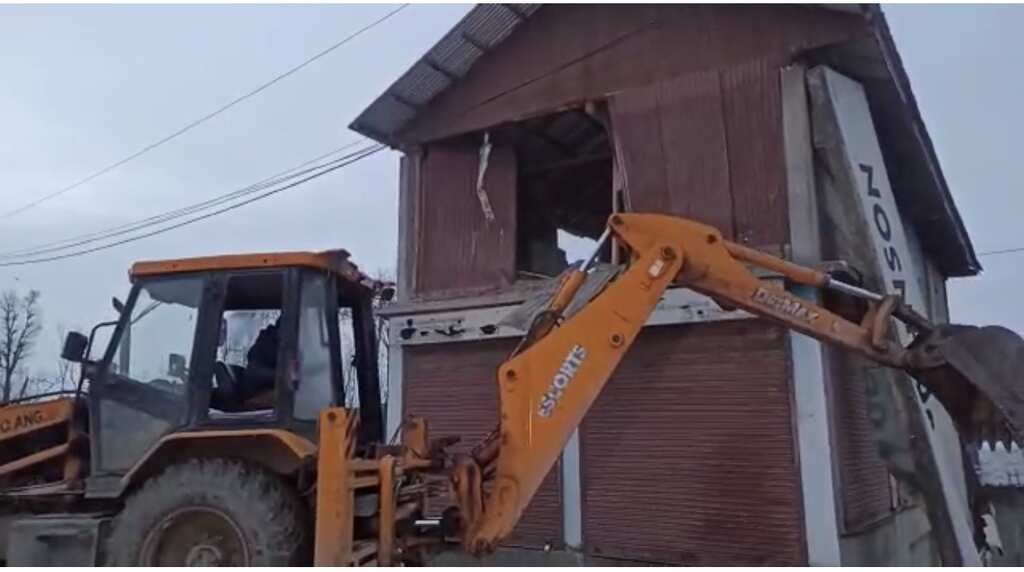India: Hurriyat leader’s shopping complex demolished in South Kashmir