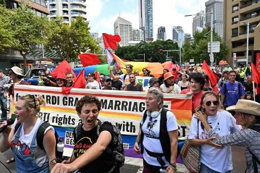 Protesters chant ‘shame’, wave banners at Cardinal Pell’s funeral in Sydney Protesters chant ‘shame’, wave banners at Cardinal Pell’s funeral in Sydney