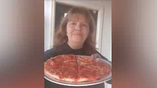British woman credits ‘miracle pizza’ for her timely lung cancer diagnosis