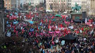 Denmark: Thousands protest cancelling of public holiday
