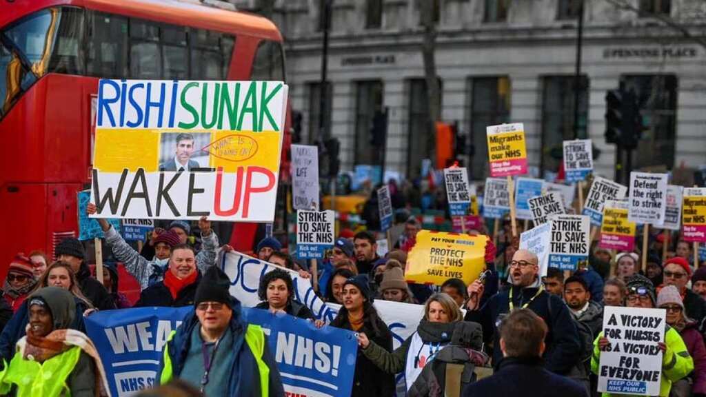 UK: Biggest-ever nursing strike in NHS history begins
