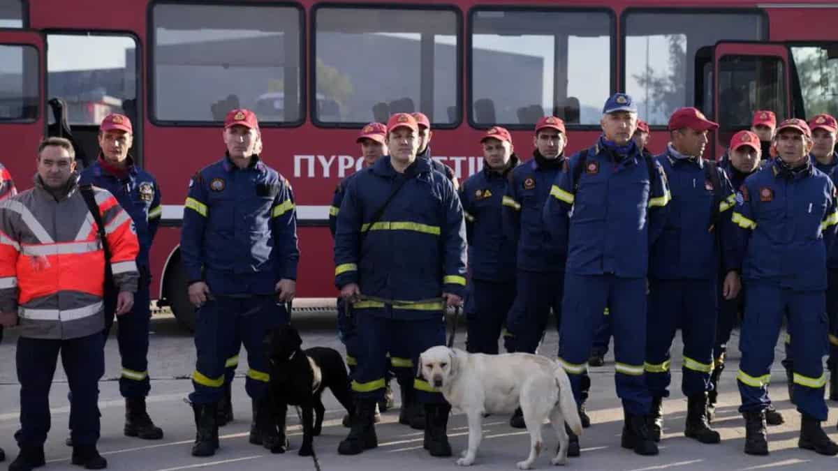 Greek firefighters head to lift Türkiye off the quake devastation