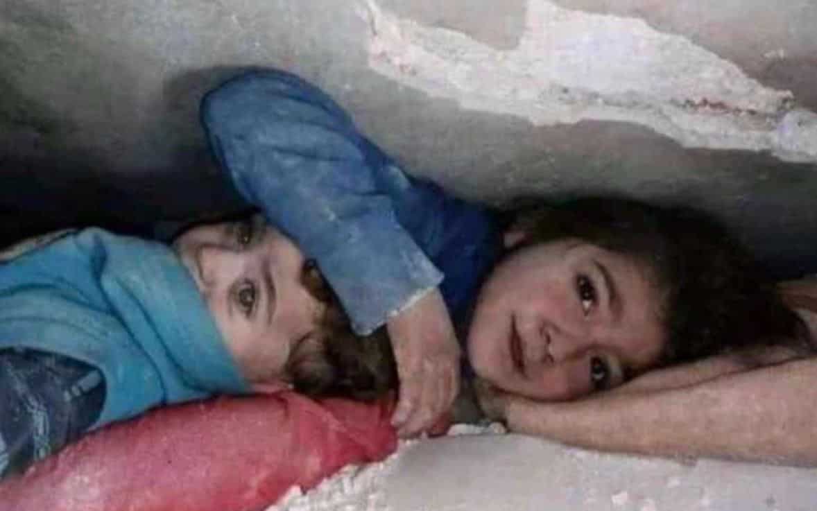 TurkeySyria earthquake Video shows 7yearold girl protecting her
