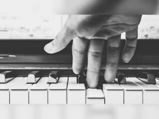Playing piano boosts brain processing power, reduces stress