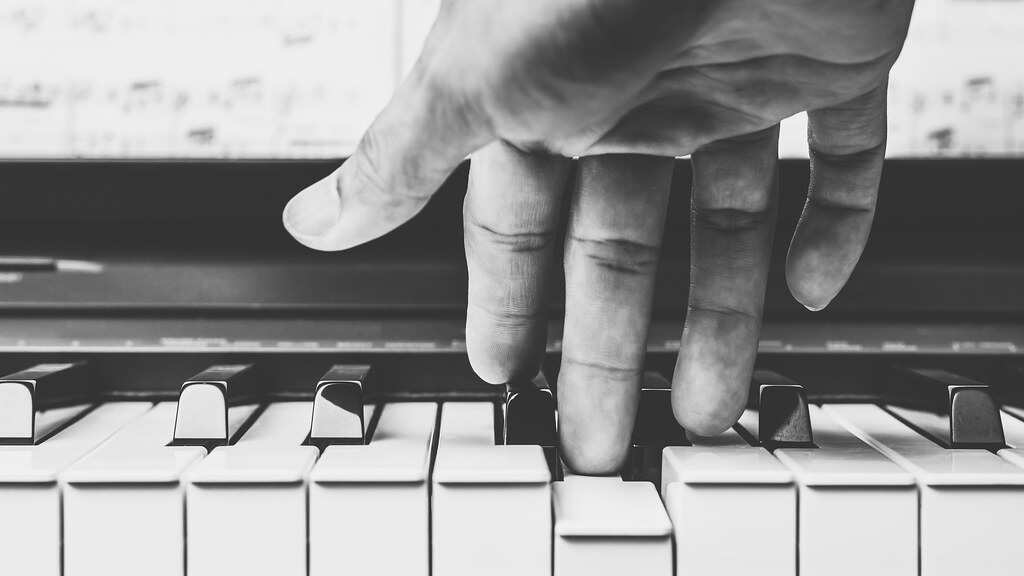 Playing piano boosts brain processing power, reduces stress