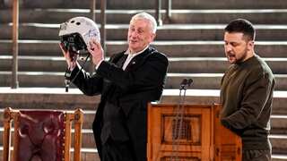 With air force helmet as state gift to Britain, Zelensky pushes for more fighter airplanes