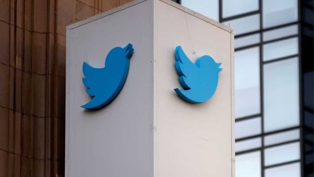 Twitter makes part of its source code public
