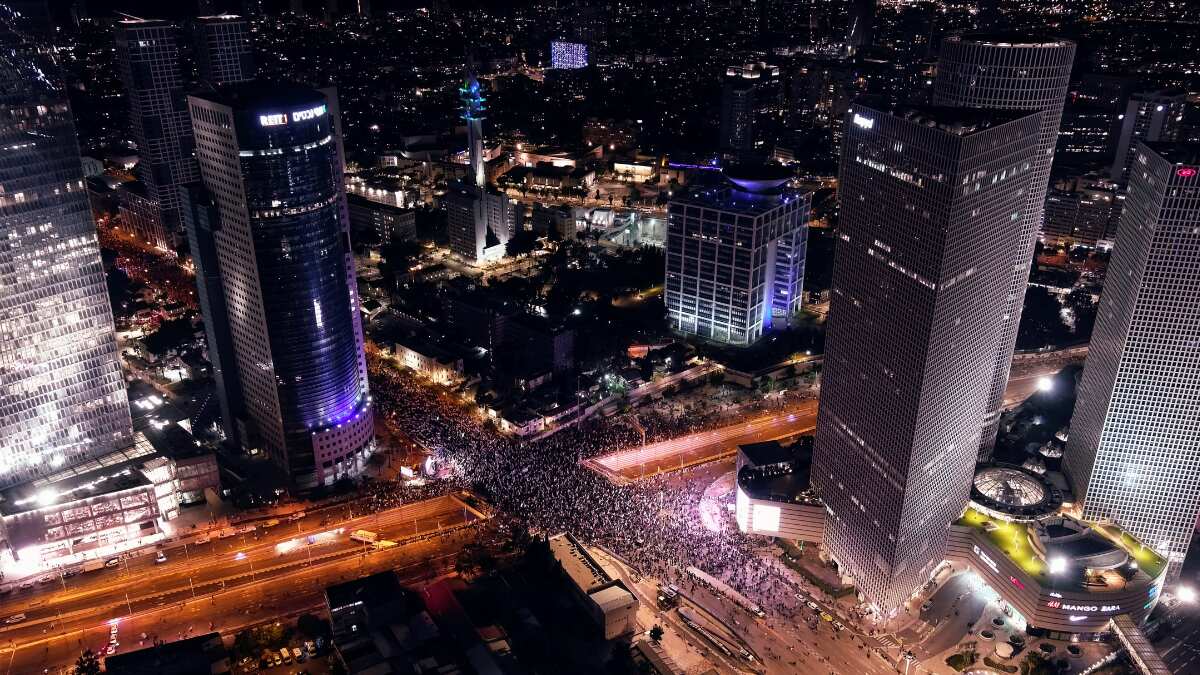 Netanyahu dismisses the protests