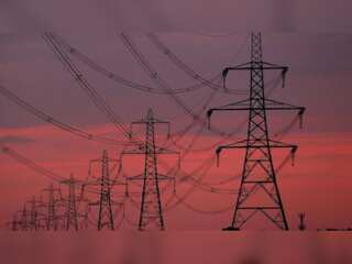 Pakistan to raise $631 MN in revenue, Finance Minister chairs meeting