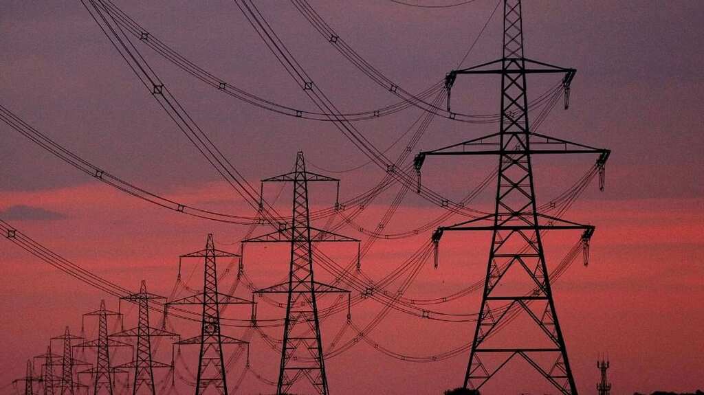 Pakistan to raise $631 MN in revenue, Finance Minister chairs meeting