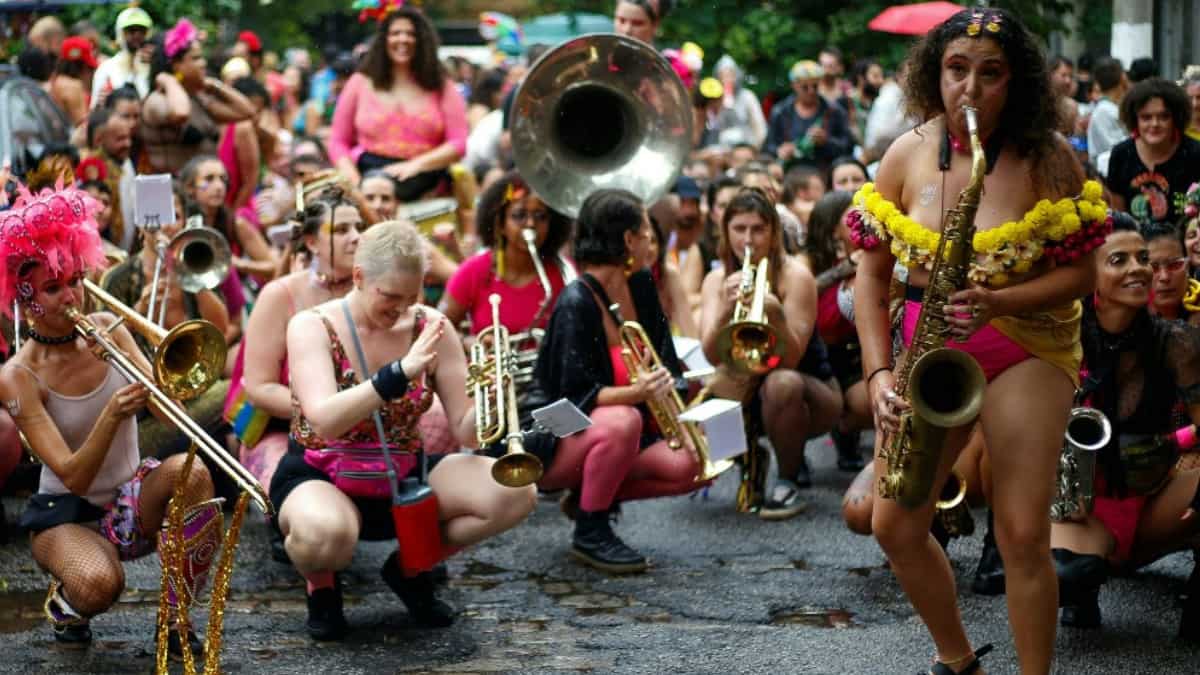 When Brazilians face the parade music