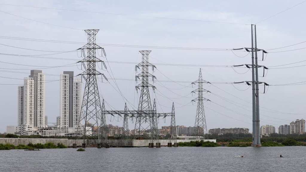 Pakistan plans to quadruple domestic coal-fired power, move away from gas