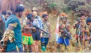 Week after New Zealand pilot’s abduction in Indonesia, photos, videos released by rebels