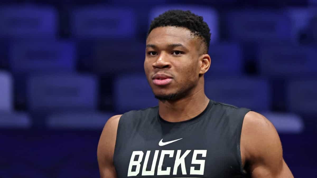 NBA: Bucks star Giannis Antetokounmpo sprains wrist vs. Bulls, All-Star Weekend participation under doubt