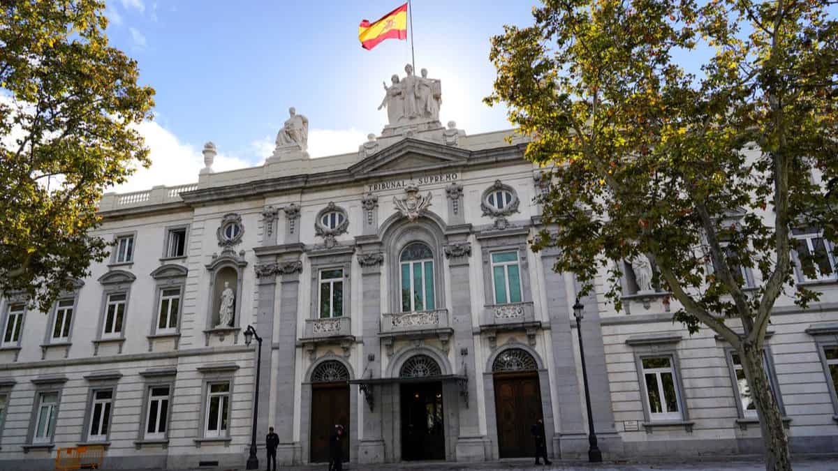 Spanish court rules against holiday home naturists' insistence on nudity in communal areas Spanish court rules against holiday home naturists' insistence on nudity in communal areas