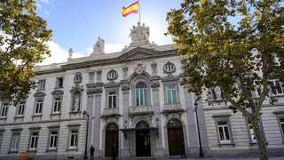 Spanish court rules against holiday home naturists' insistence on nudity in communal areas