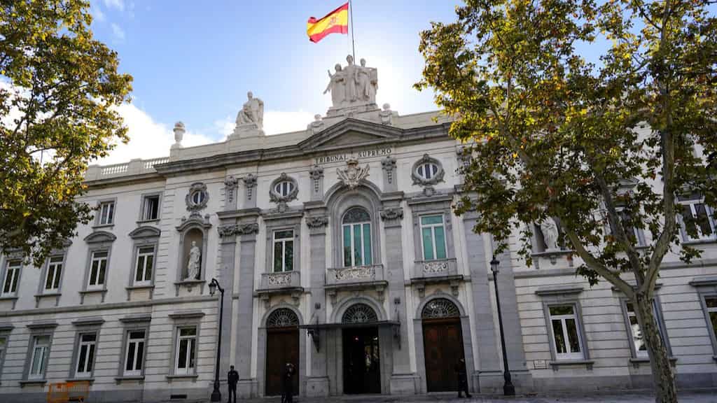 Spanish court rules against holiday home naturists' insistence on nudity in communal areas