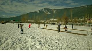 Indian army organises Women's Snow Cricket Tournament in North Kashmir