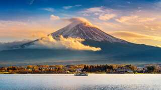 Japanese town plans to block Mount Fuji view due to tourist misbehaviour