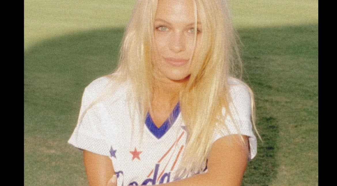 'It's fun getting old' says Pamela Anderson in new post