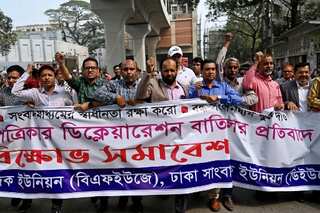 Bangladesh government shuts down only newspaper of the main opposition party, sparks protests