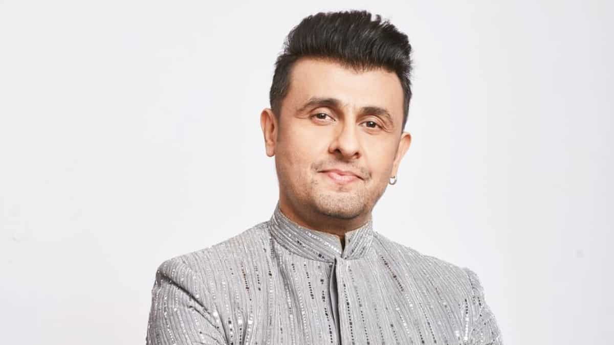 Sonu Nigam manhandled during scuffle at Mumbai concert Sonu Nigam manhandled during scuffle at Mumbai concert