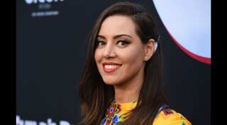 This is why actress Aubrey Plaza had to steal from Joe Biden’s desk