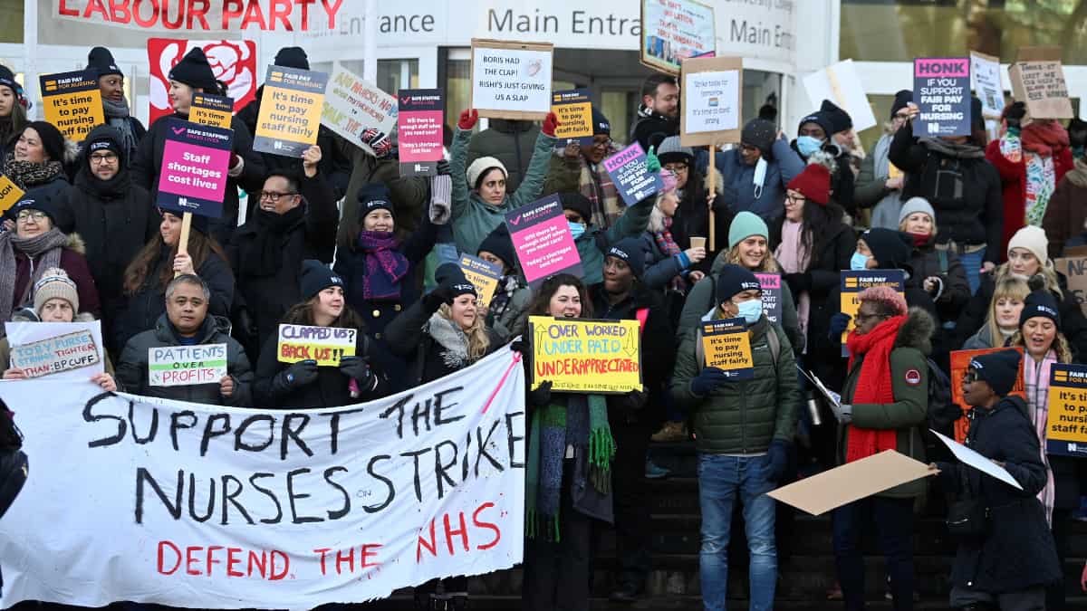 UK: Nurses to pause strikes to enter 'intensive' pay talks with Sunak government